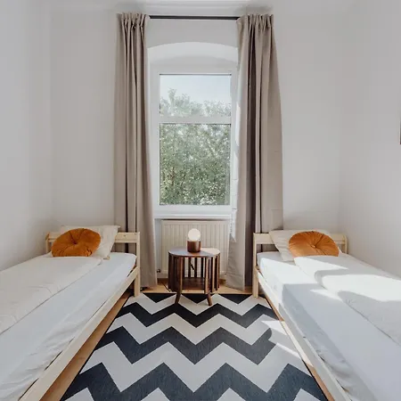 Charmanter Altbau Im Herzen Von Mit Self-checkin, Wlan Und 2 Getrennten Schlafzimmern Appartement *